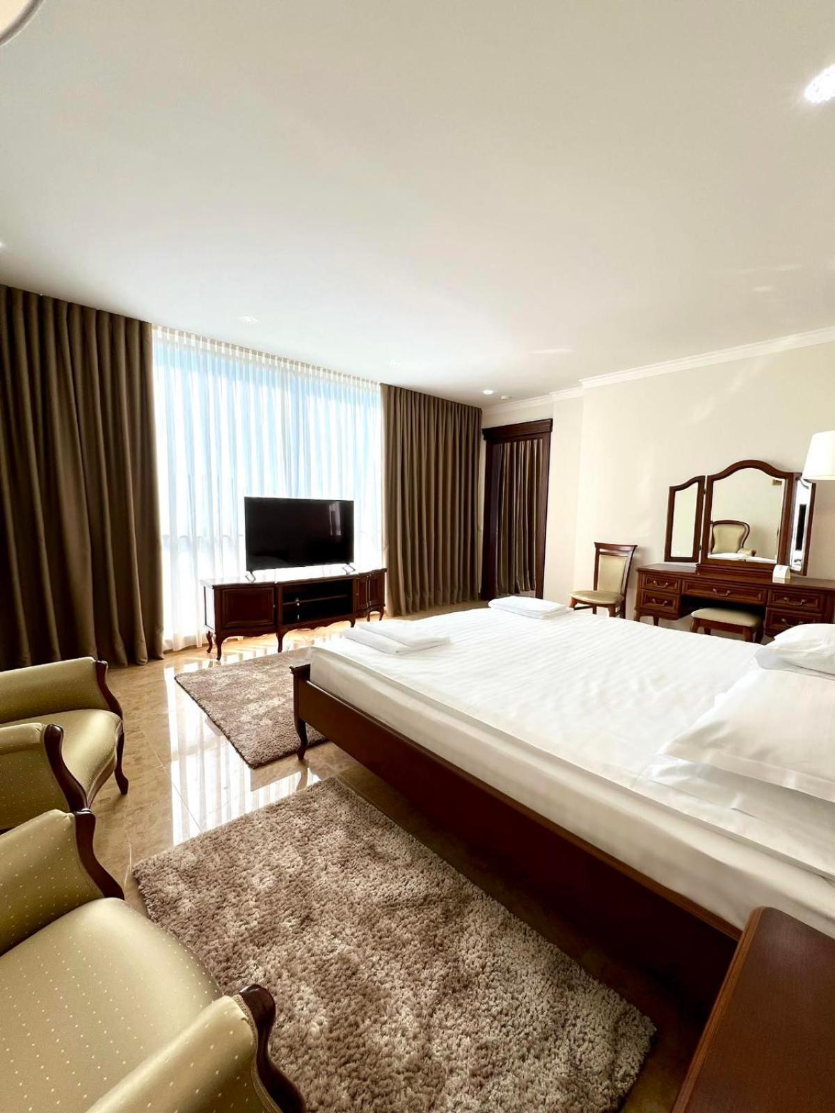 Ambassador Hotel Kişinev Dış mekan fotoğraf
