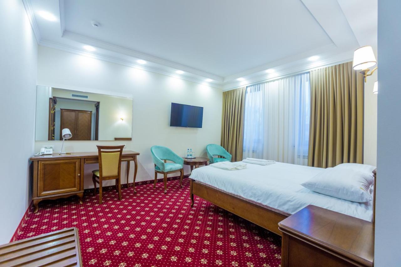 Ambassador Hotel Kişinev Dış mekan fotoğraf