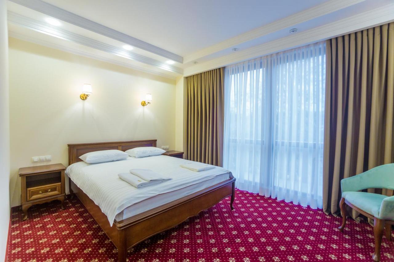 Ambassador Hotel Kişinev Dış mekan fotoğraf
