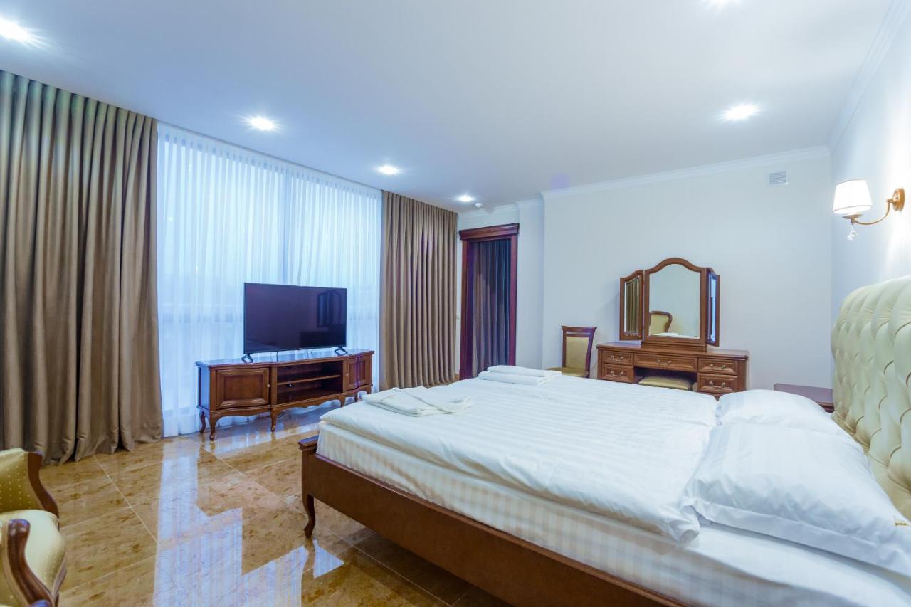 Ambassador Hotel Kişinev Dış mekan fotoğraf